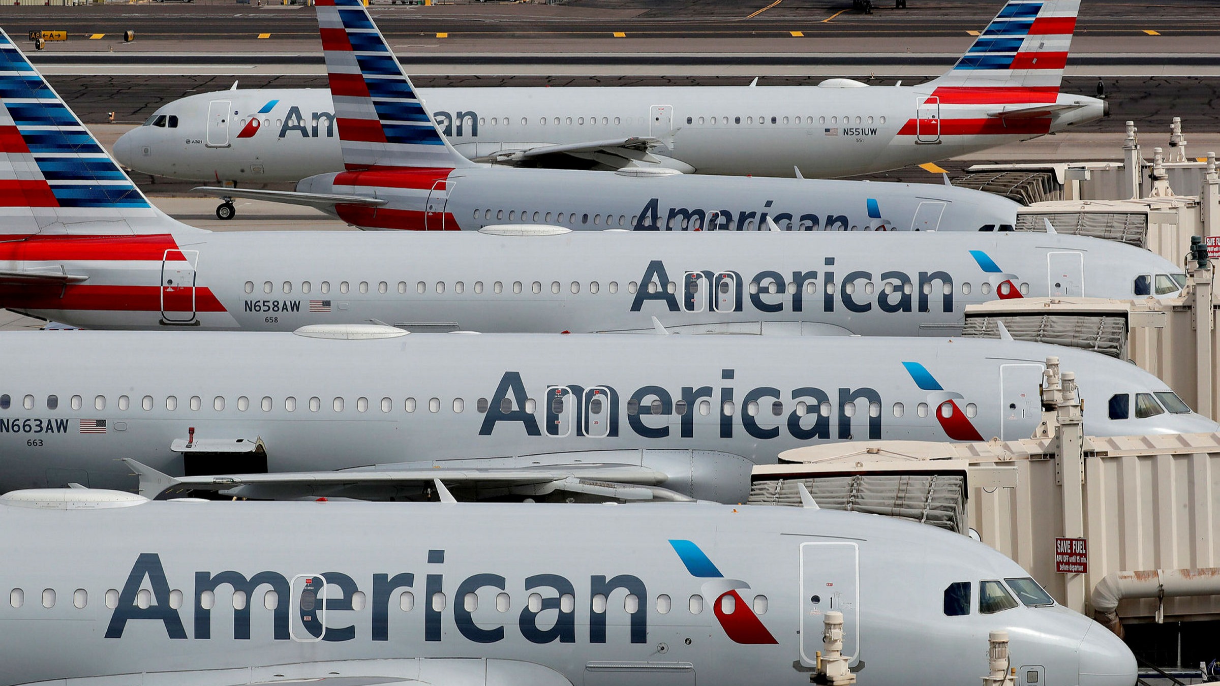 American Airlines xúc tiến tuyển lại các lao động bị sa thải do COVID-19