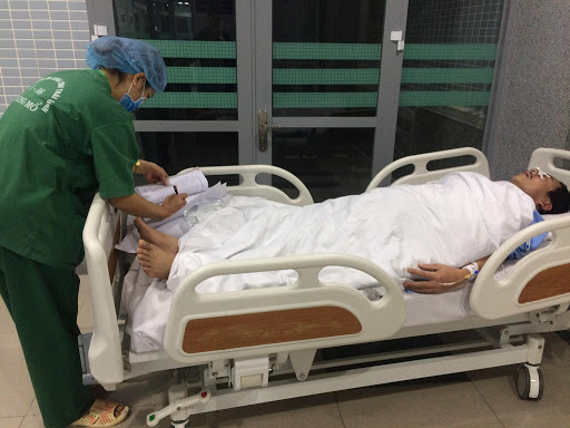 Cà Mau: Bệnh nhân hành hung bác sĩ, sở Y Tế nói gì?