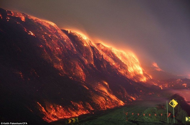 Khám phá ngọn núi lửa vĩnh cửu cháy 6000 năm không dứt