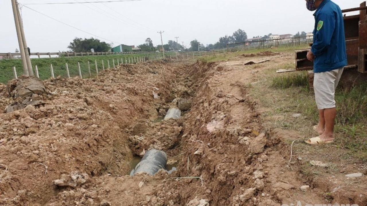 Qua mặt UBND tỉnh, doanh nghiệp thi công đường ống nước khủng