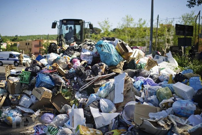 Vật liệu rải đường làm từ rác thải : Tưởng đùa nhưng thật 